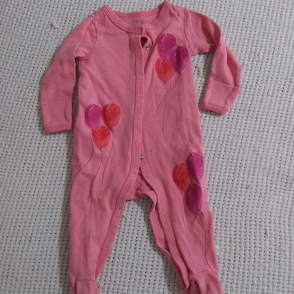 👶1 Outfit and 4 Long Sleeve Onesies - Picture 9 of 10